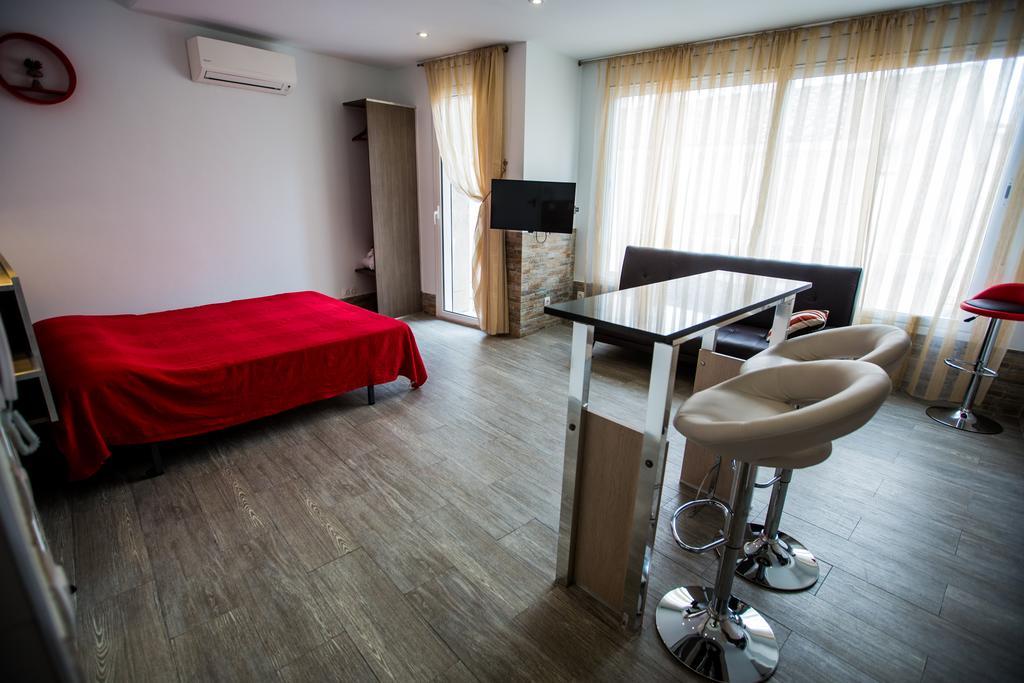 Apartamentos Bcntourism Pineda de Mar Ngoại thất bức ảnh